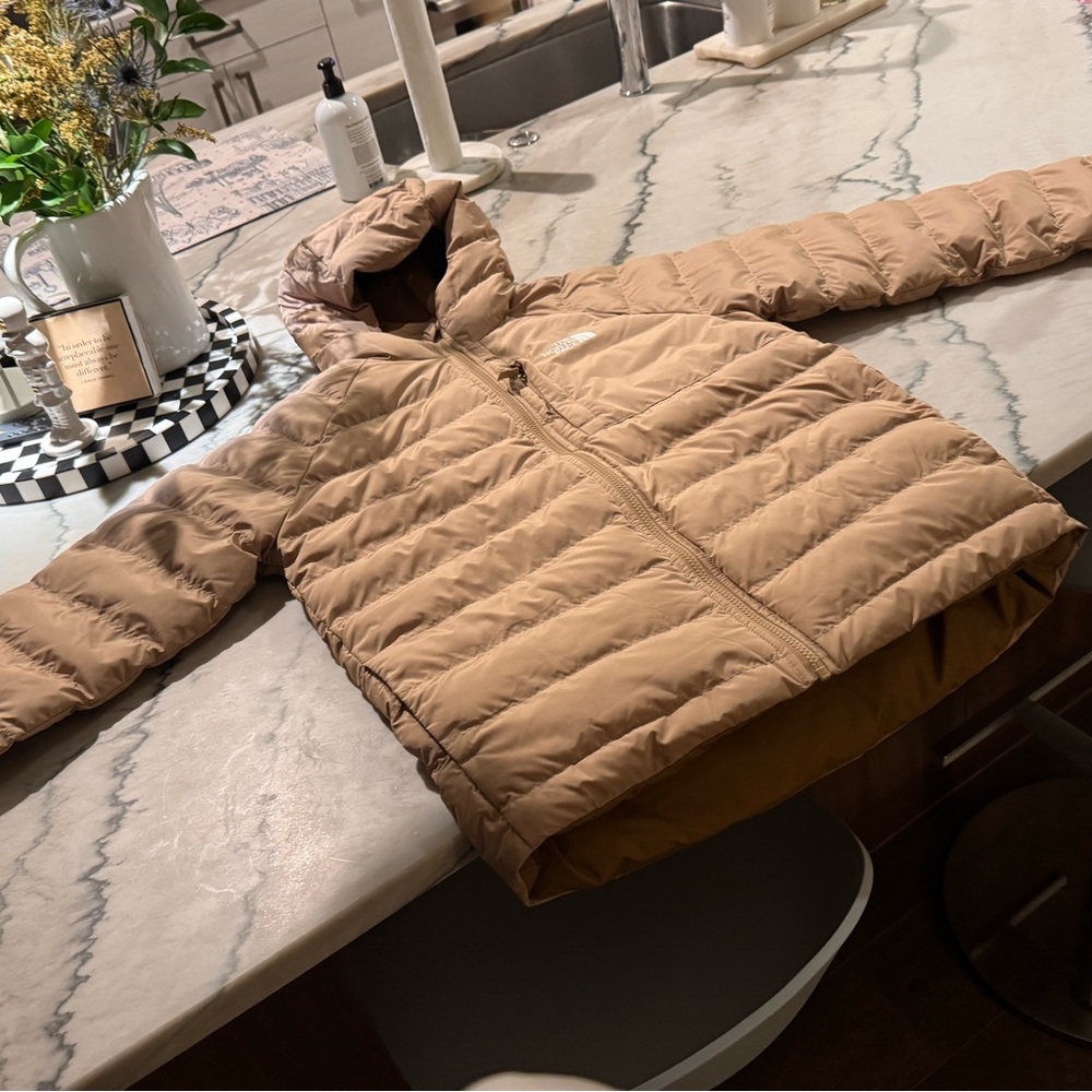 NWT the North Face Tan  doublesided Jacket with Logo.